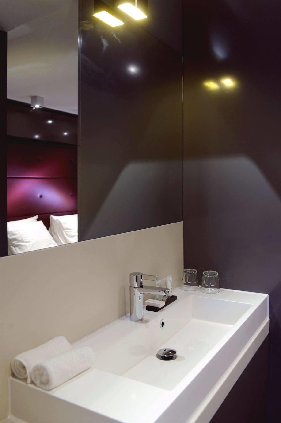 Blue Mansion Hotel Aalsmeer Exterior photo