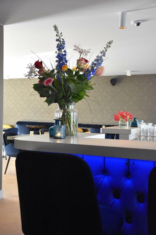Blue Mansion Hotel Aalsmeer Exterior photo