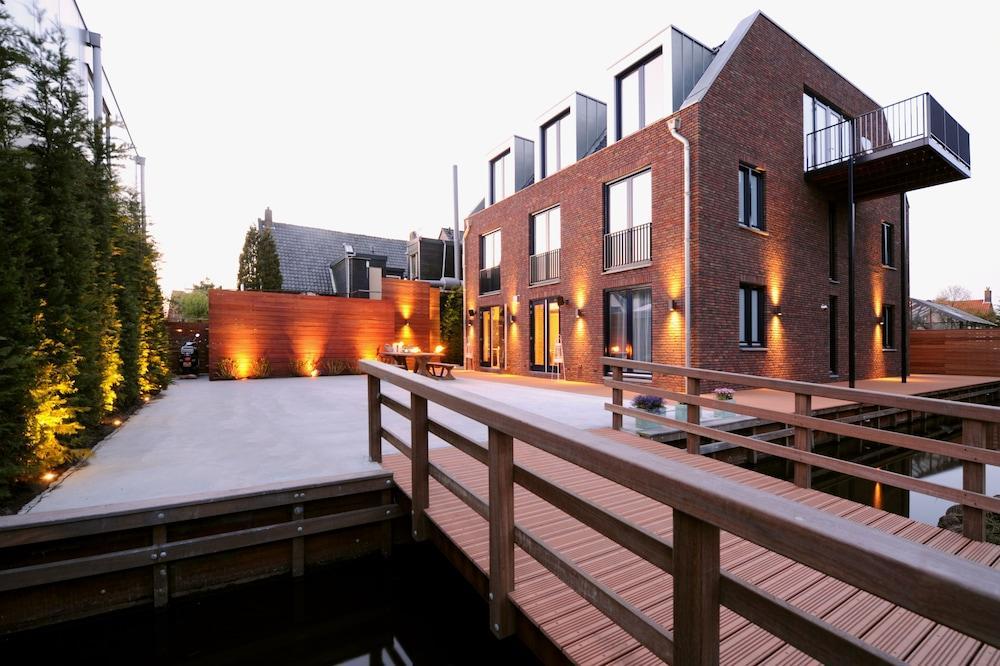 Blue Mansion Hotel Aalsmeer Exterior photo